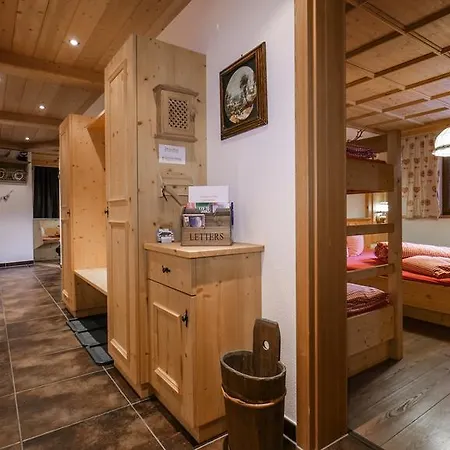 Hutte Thaler フューゲン