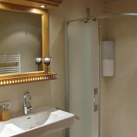 Hutte Thaler シャレー フューゲン